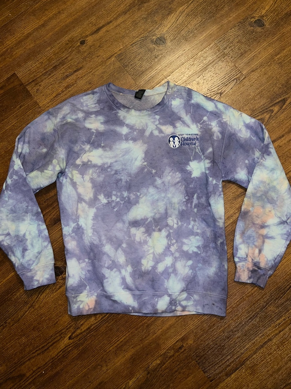 Lavender Tie Dye Reworked Crewneck Sweatshirt TN Children’s Hospital Size M - Picture 2 of 7